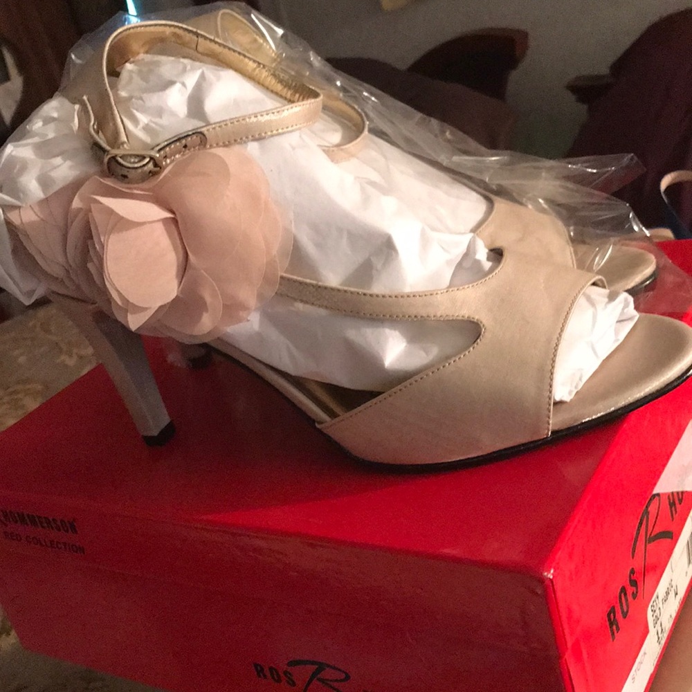 Shoes - Picture 2 of 7